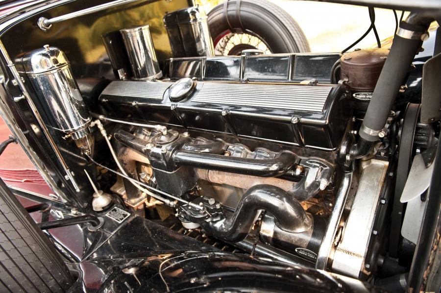  Cadillac Sixteen Roadster by Fleetwood 1930 года  (фото 18 из 19)